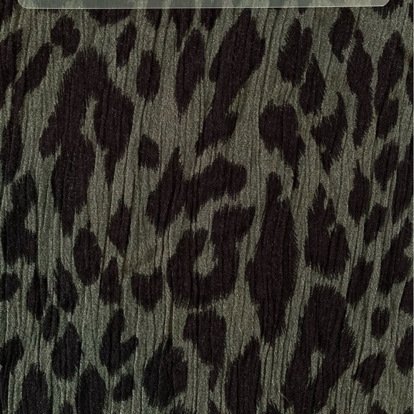 Umgee Cheetah Print Tunic Blouse V-Neck Raw Hem Green & Black (Size M) - Picture 5 of 14